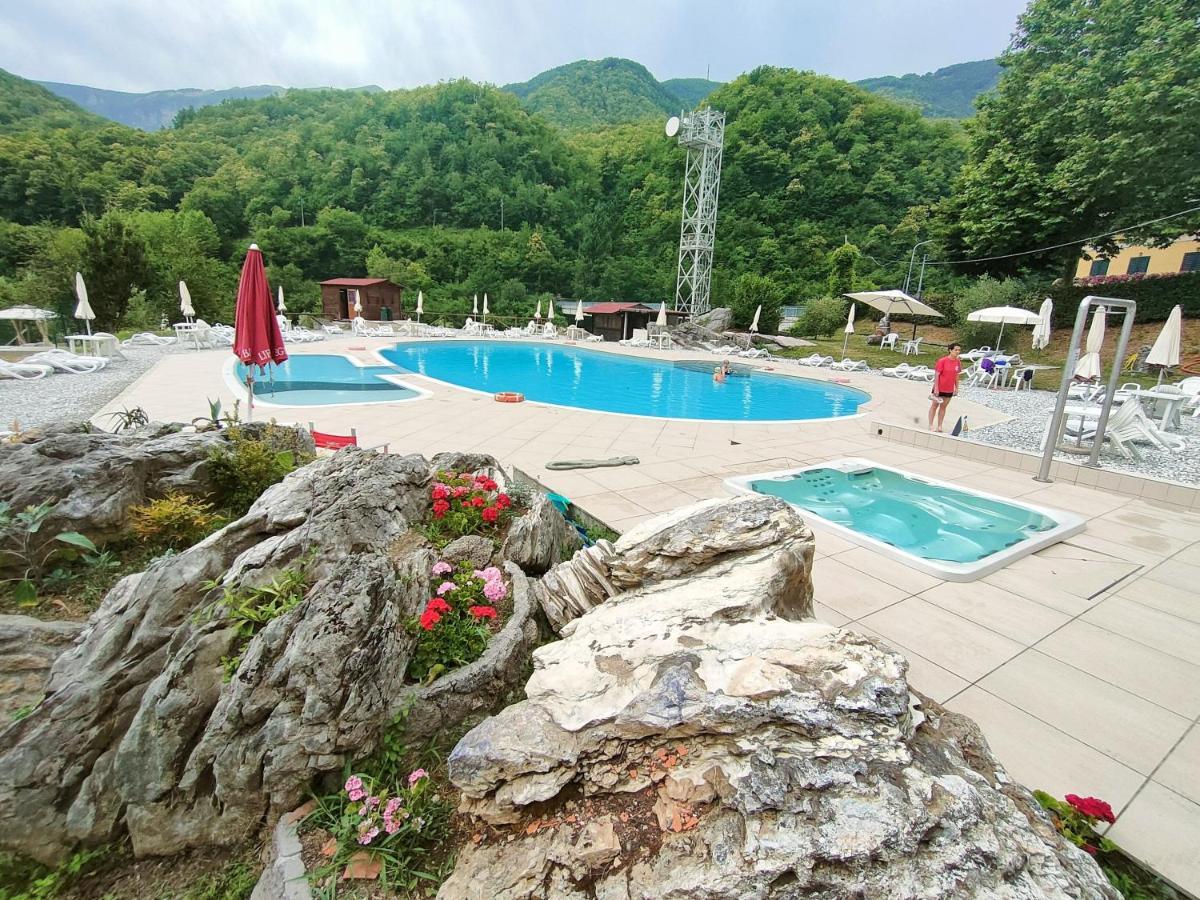 Hotel Palazzo Del Doma - Lake Vagli Vagli di Sotto Екстериор снимка