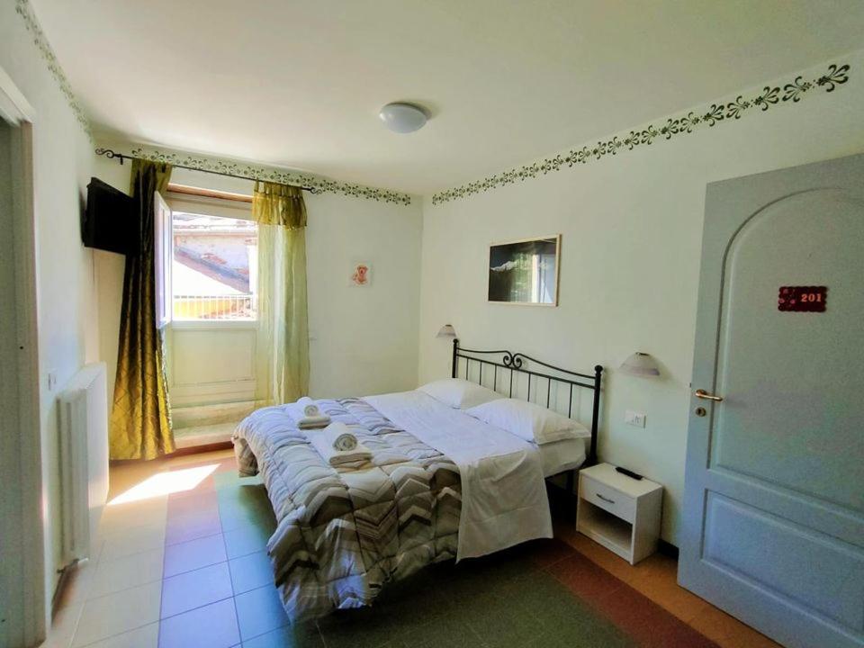 Hotel Palazzo Del Doma - Lake Vagli Vagli di Sotto Екстериор снимка